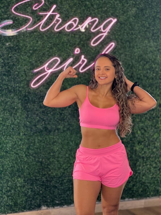 Sabrina Felisbino no estúdio StrongGirl